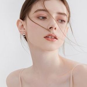 Meet your Posher, Quoc tien